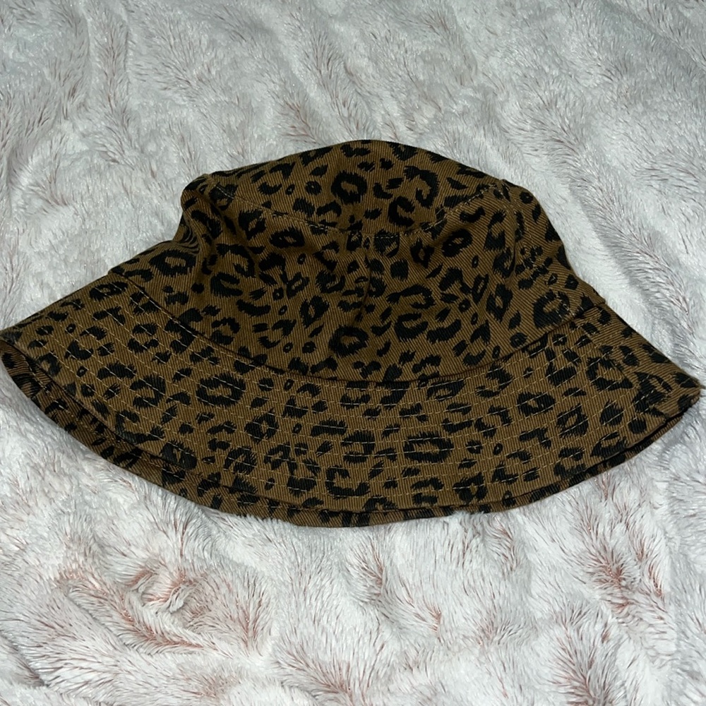 David and Young Unisex Animal Print Bucket Hat